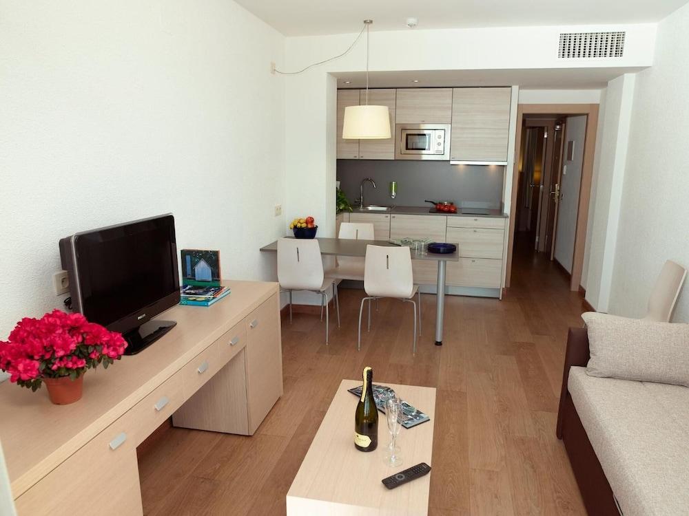 Almirall Apartaments يوريت دي مار المظهر الخارجي الصورة