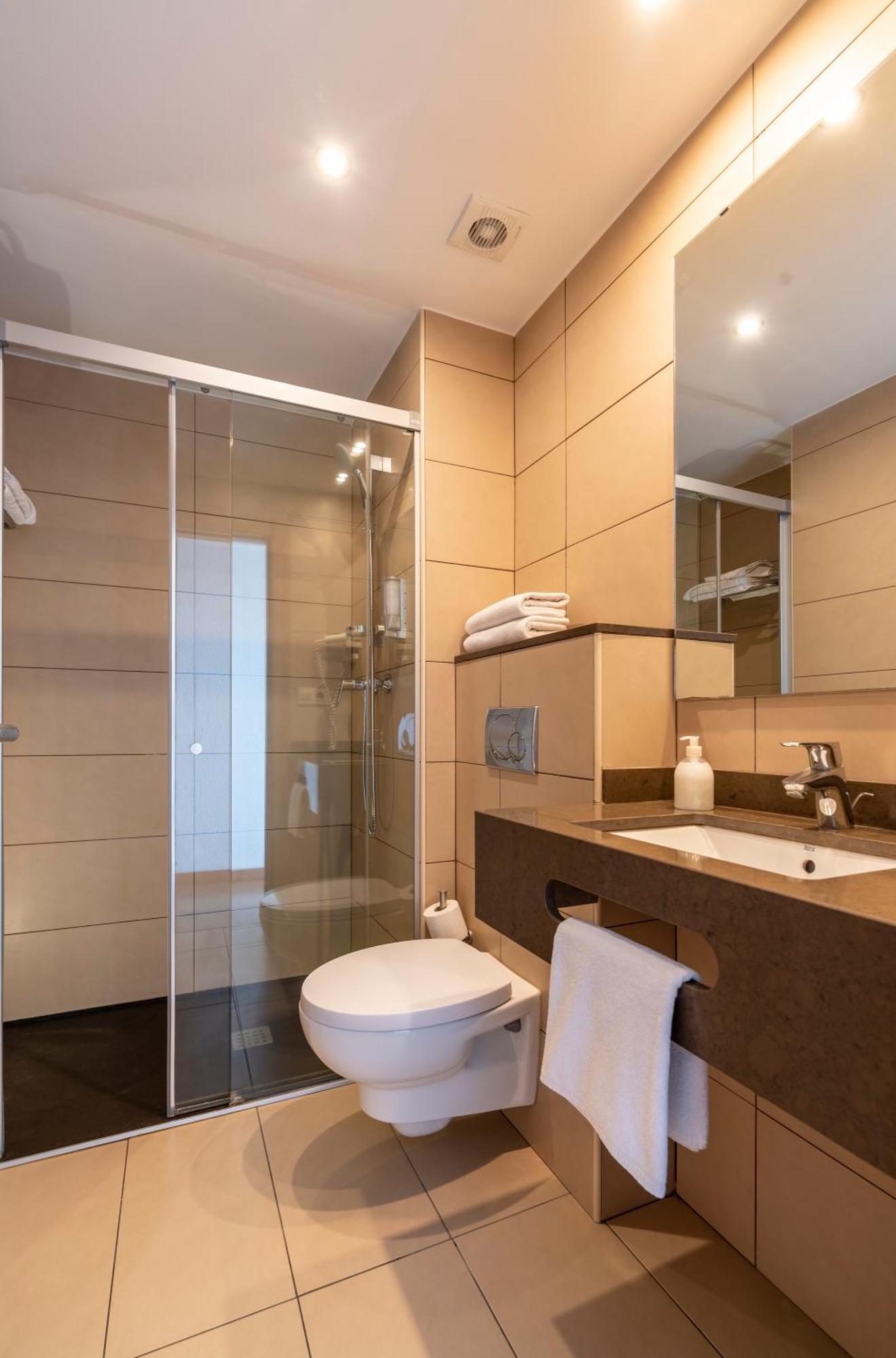 Almirall Apartaments يوريت دي مار المظهر الخارجي الصورة