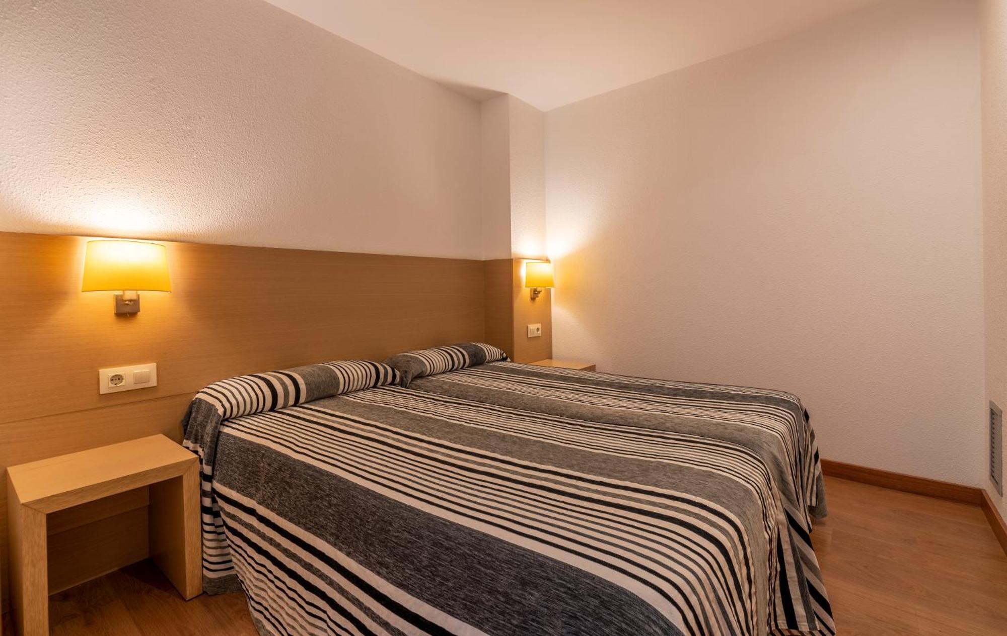 Almirall Apartaments يوريت دي مار المظهر الخارجي الصورة