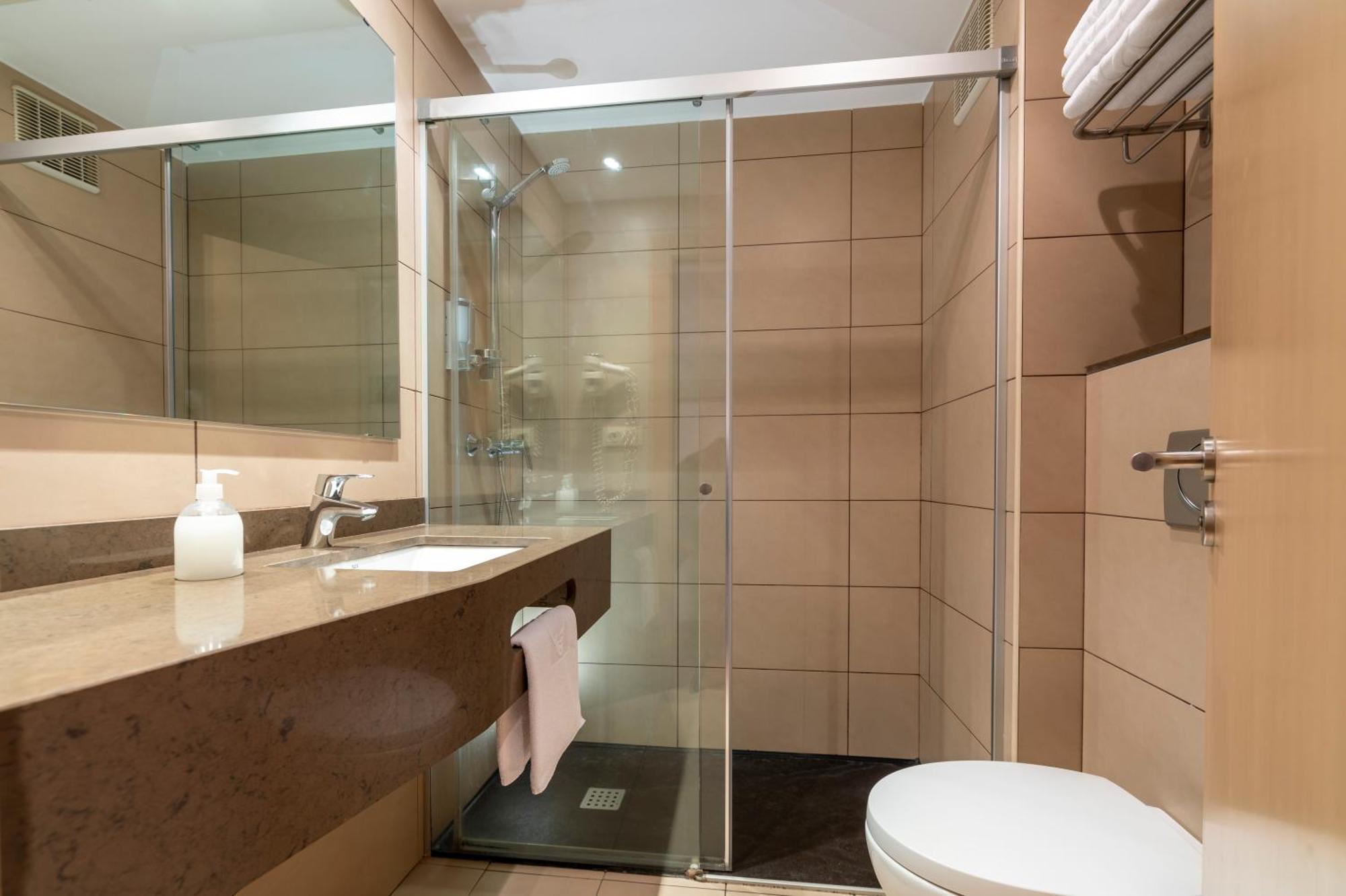Almirall Apartaments يوريت دي مار المظهر الخارجي الصورة