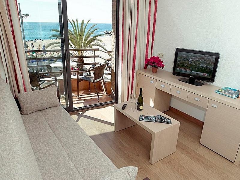 Almirall Apartaments يوريت دي مار المظهر الخارجي الصورة